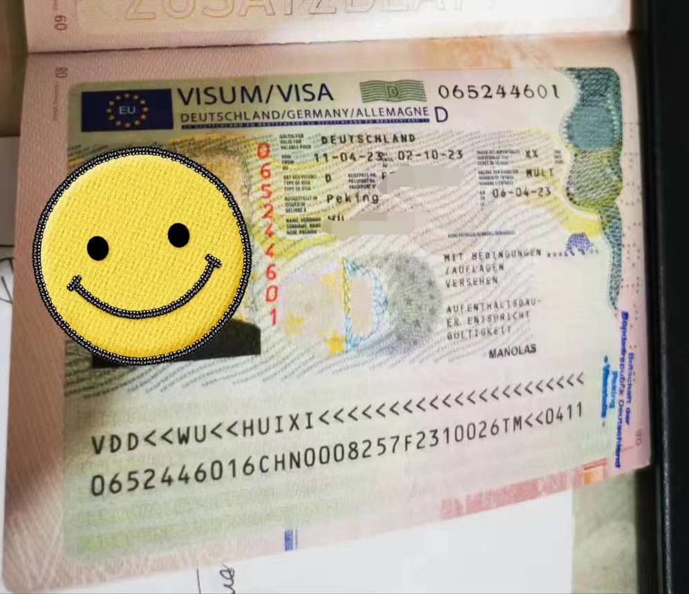 The two students passed the second review and successfully obtained their visas! ! !